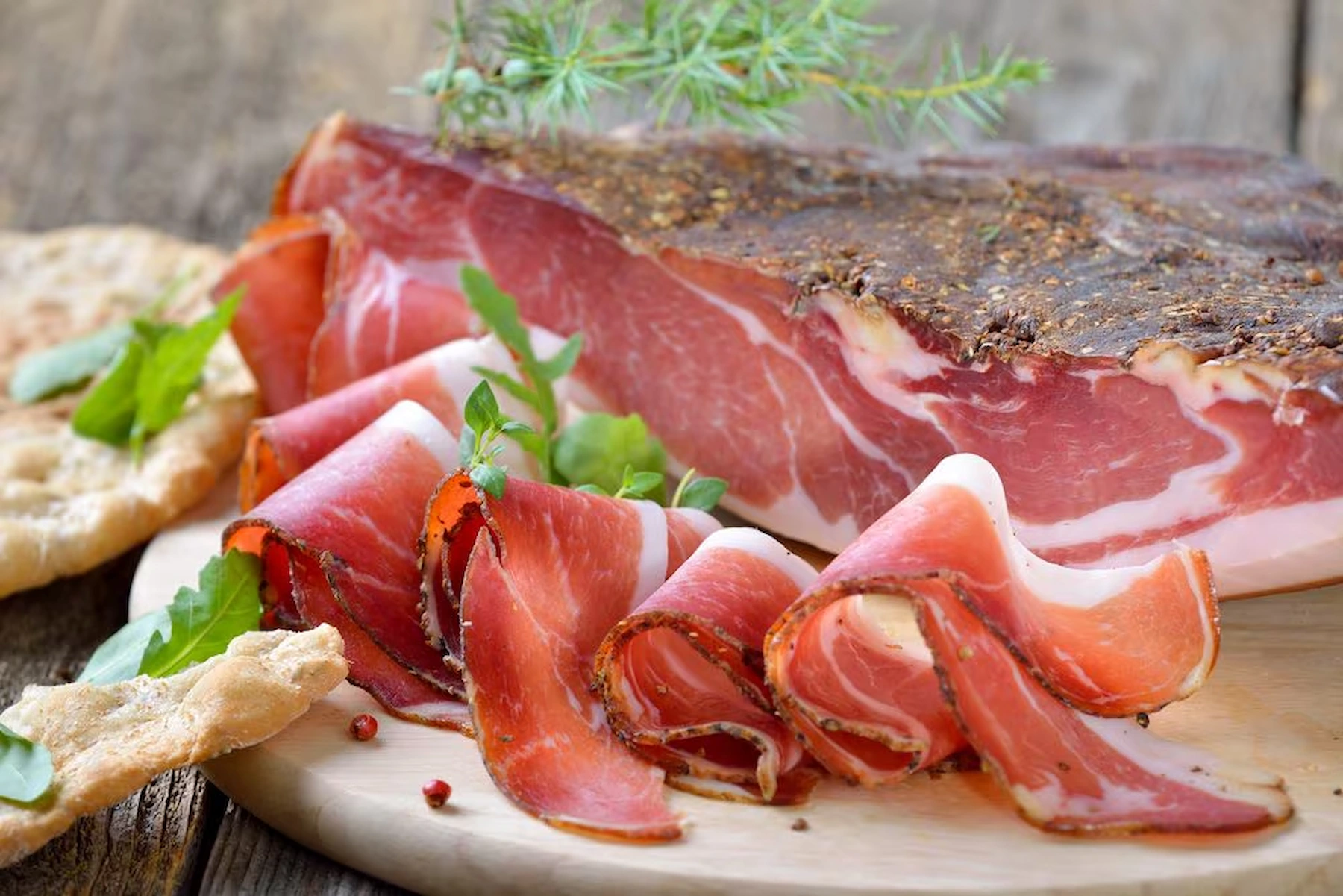  L'Anima Gustosa della Val Pusteria: Quando il Cibo Racconta una Cultura